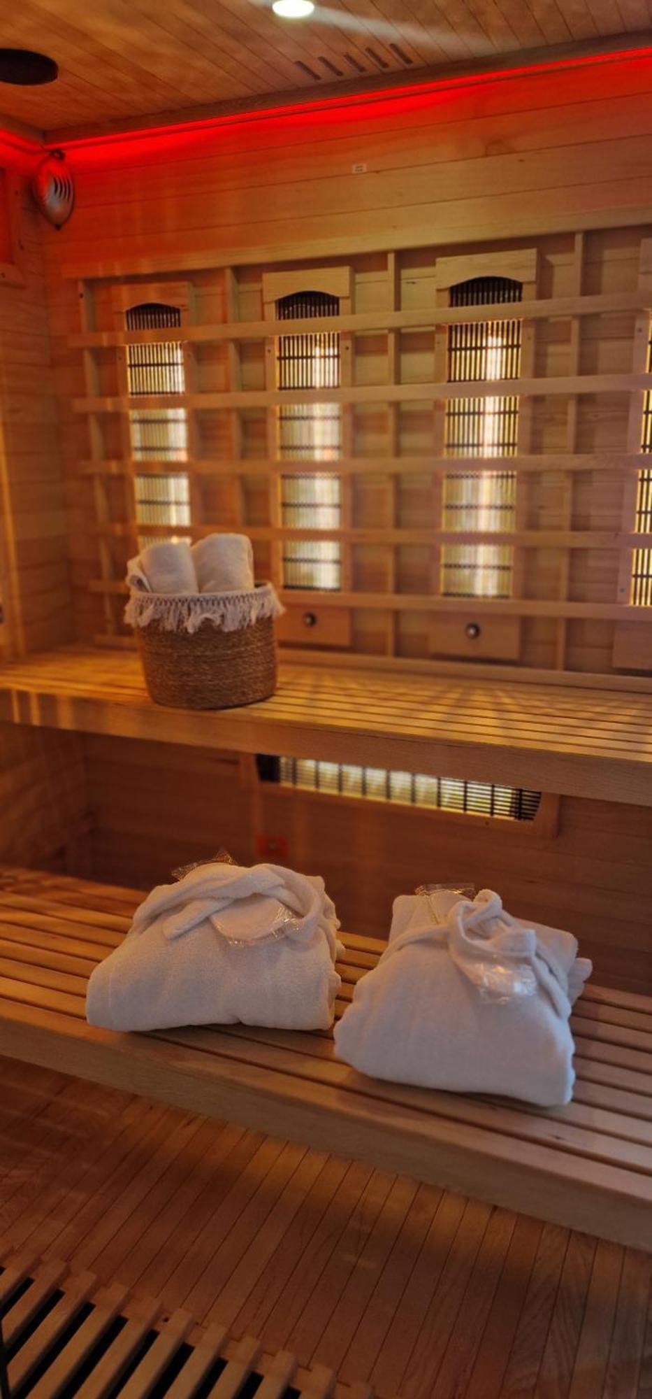 Spa Love Ceglana 1 A Sauna,,Jaccuzi Dla Dwojga Na Wylacznosc 锡隆纳葛拉 外观 照片